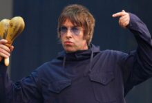 who better singer kurt cobain or liam gallagher​