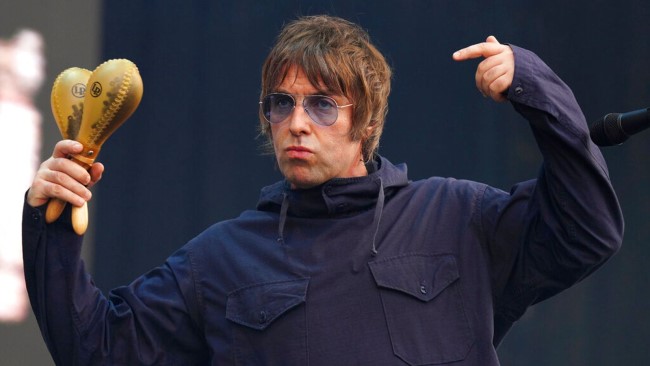 who better singer kurt cobain or liam gallagher​